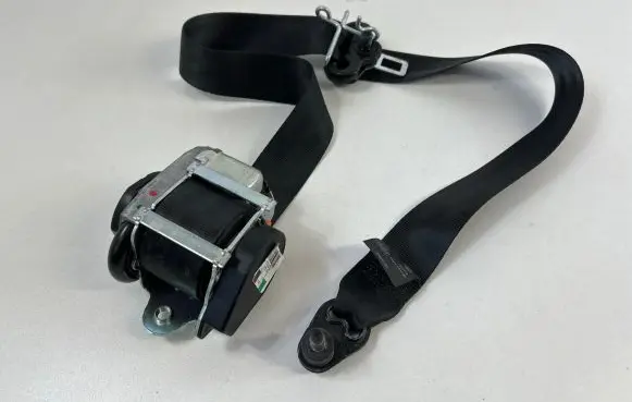 Ford Focus Front seatbelt 617232000996r000