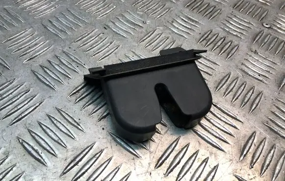 Audi A3 S3 8L Tailgate/boot lid lock trim 8L0827520C