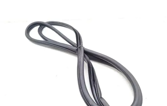 Suzuki SX4 S-Cross Rear door rubber seal (on body) 