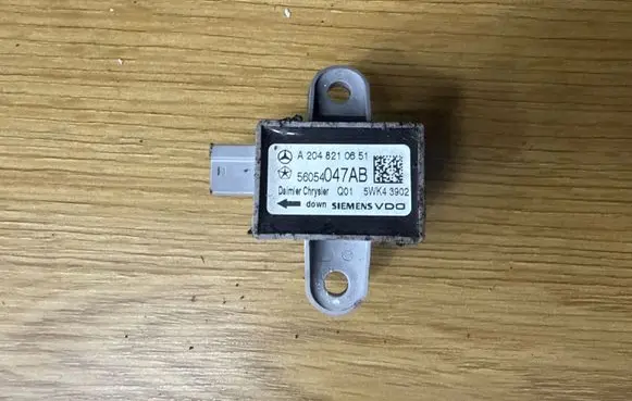 Mercedes-Benz C W204 Airbag deployment crash/impact sensor A2048210651