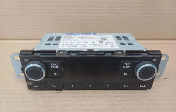 Nissan Townstar Radio/CD/DVD/GPS head unit 281118570