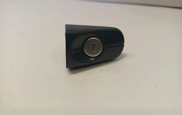 Ford Kuga I Front door lock (next to the handle) 