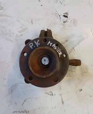 Renault Master II Front wheel hub