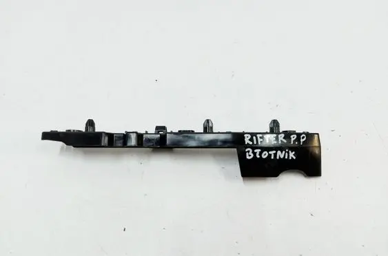 Front bumper mounting bracket