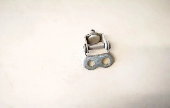 Tailgate/trunk/boot hinge