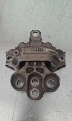 Opel Mokka X Engine mount bracket 95324133