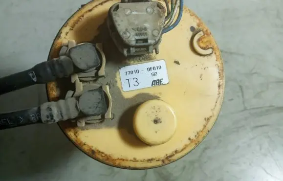 Toyota Corolla Verso AR10 Fuel level sensor 770100F010