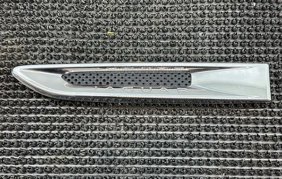 Jaguar XE Fender trim (molding) GX7M280B11A GX73280B11A
