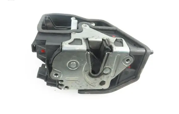 BMW X3 E83 Front door lock 7167068