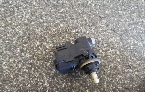 Citroen C5 Headlight level adjustment motor 8200402521