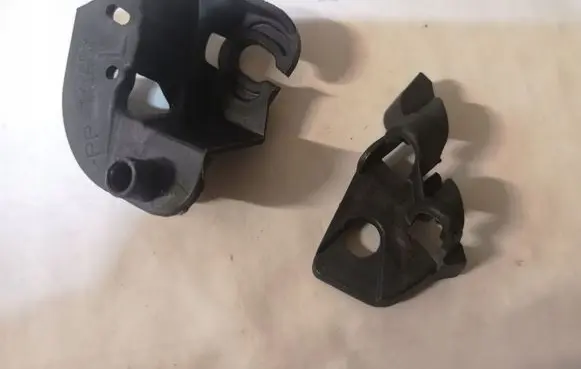 Peugeot 107 Headlight/headlamp mounting bracket