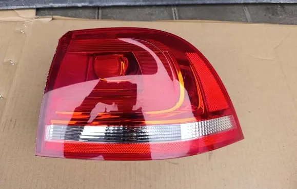 Volkswagen Touareg II Rear/tail lights 7P6945096D 89090227