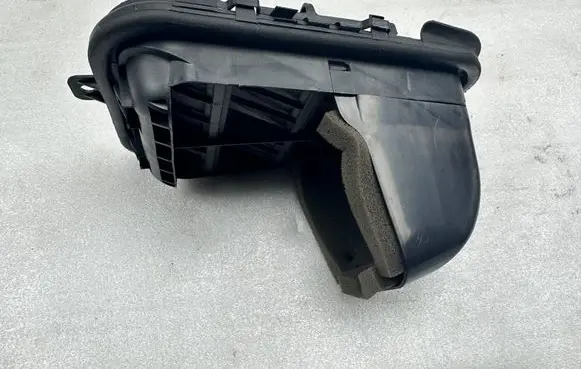 Audi A6 S6 C7 4G Quarter panel pressure vent 4G5819161A 4G5819161