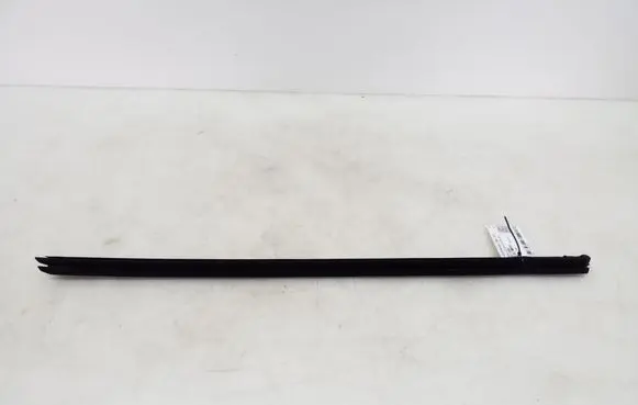 Toyota Avensis T270 Front door trim bar 6817105060