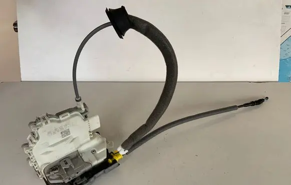 Audi Q5 SQ5 Front door lock 8X1837016C