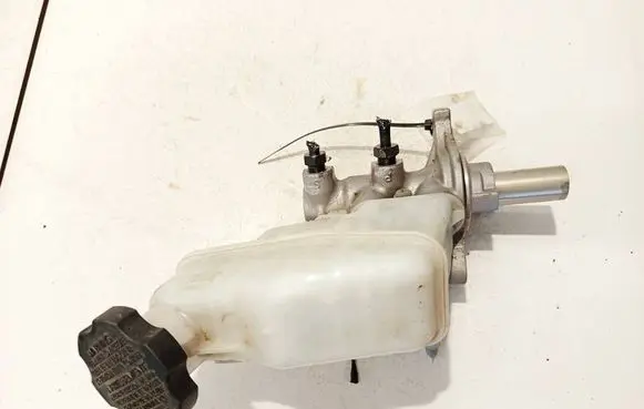 Master brake cylinder