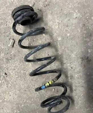 Volkswagen Polo IV 9N3 Rear coil spring