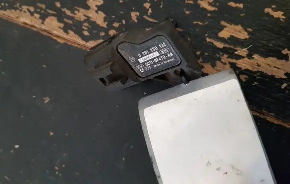Ford Transit Air pressure sensor 0261230132