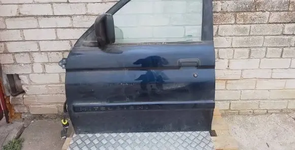 Mitsubishi Pajero Sport I Front door