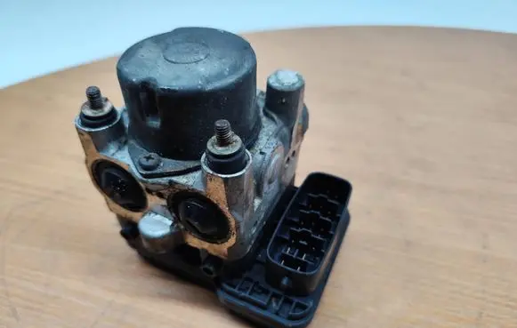 Toyota RAV 4 (XA20) ABS Pump 4451042080 1338000020 8954142050