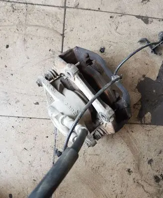 Mercedes-Benz E W211 Front brake caliper