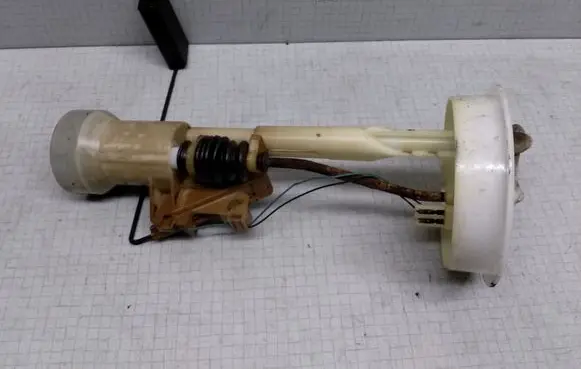 Volkswagen Golf III Fuel injection high pressure pump 1H9919183C