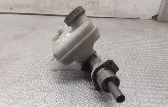 Mercedes-Benz Sprinter W901 W902 W903 W904 Master brake cylinder