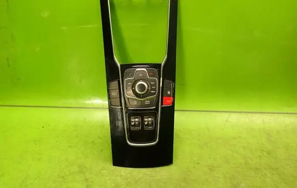 Peugeot 508 Central console control unit 
