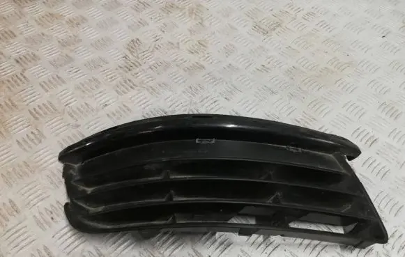 Volkswagen Jetta V Front bumper lower grill 1K0853666J