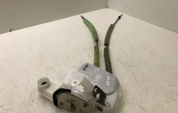 Mazda 3 III Front door lock