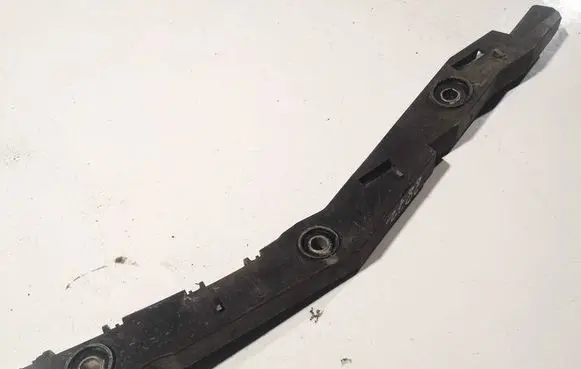 Front bumper mounting bracket