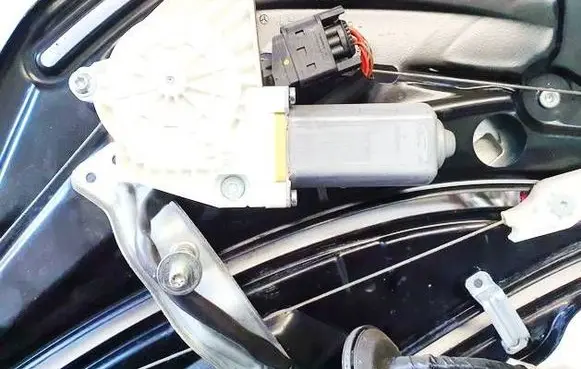 Mercedes-Benz E W212 Rear door window regulator motor 