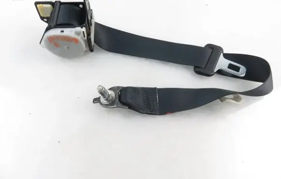 Middle seatbelt (rear)