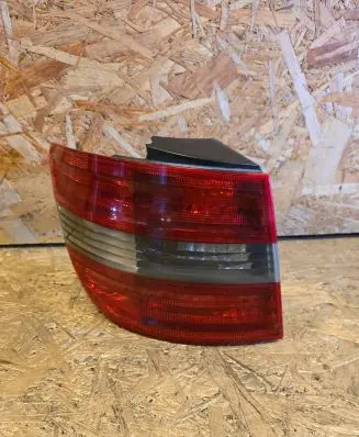 Mercedes-Benz B W245 Rear/tail lights A1698202564 27520116