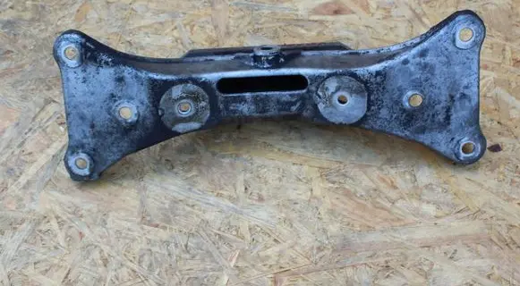 BMW 7 E38 Gearbox mounting bracket 1096427
