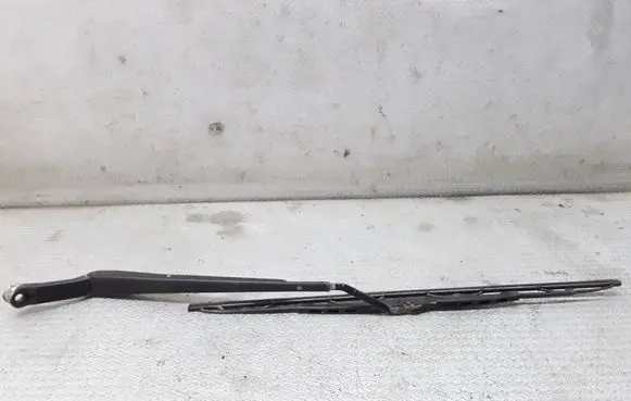 Toyota Corolla Verso E121 Front wiper blade arm