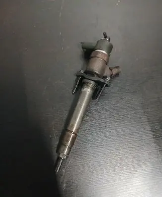 Volvo XC90 Fuel injector 8658352