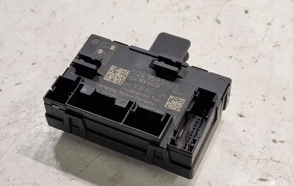 Skoda Superb B8 (3V) Door control unit/module 5Q4959592E 5Q4959592B