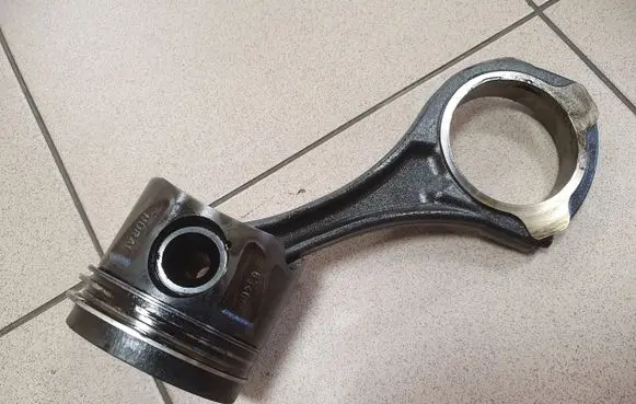 Mercedes-Benz S W221 Piston with connecting rod