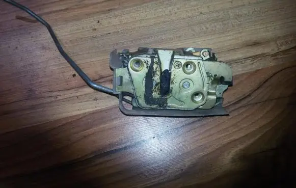 Mazda 323 Front door lock
