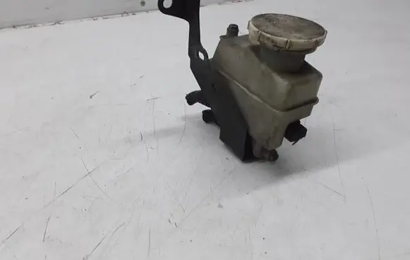 Brake fluid reservoir