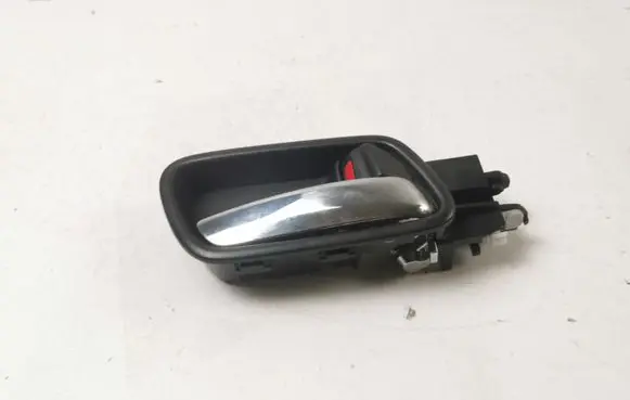 Honda CR-V Front door interior handle T1GR2