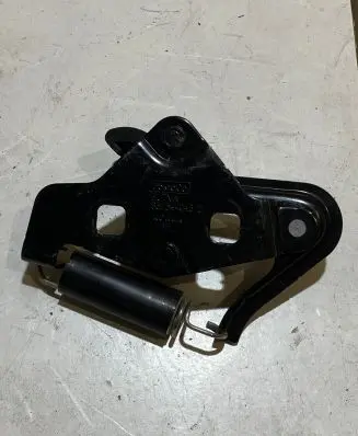 Ford Mustang VI Loading door lock loop/hook striker 54404B12