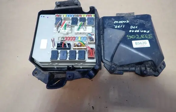 Renault Modus Fuse module 902665