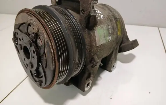 Volvo V50 Air conditioning (A/C) compressor (pump)