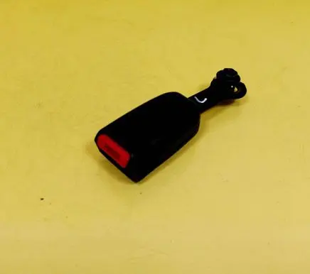 Suzuki Baleno EG Front seatbelt buckle 