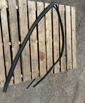 Opel Vivaro Rubber seal front coupe door window 