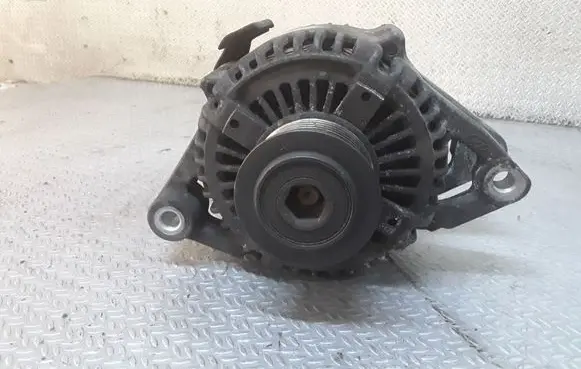 KIA Sorento Generator/alternator 373004A300