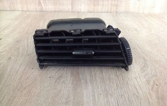 BMW 5 E60 E61 Dash center air vent grill 695374901