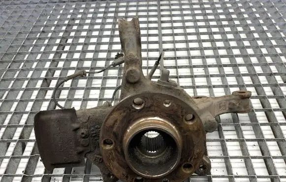 Front wheel hub spindle knuckle